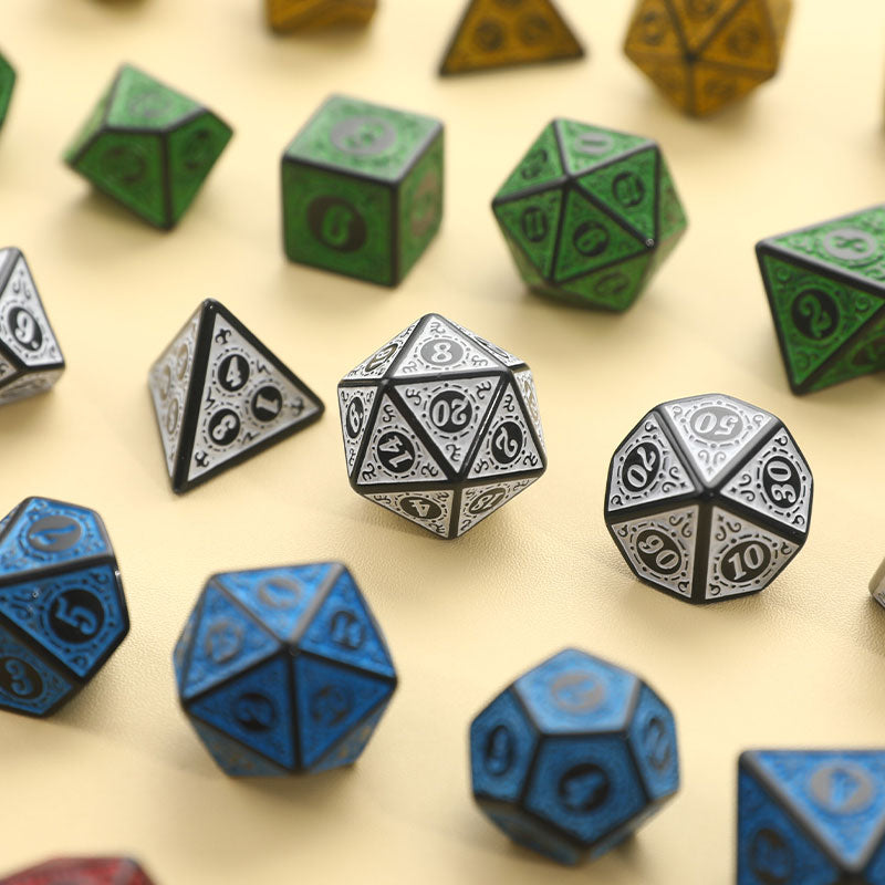 Elegant Carved Pattern Dice Set