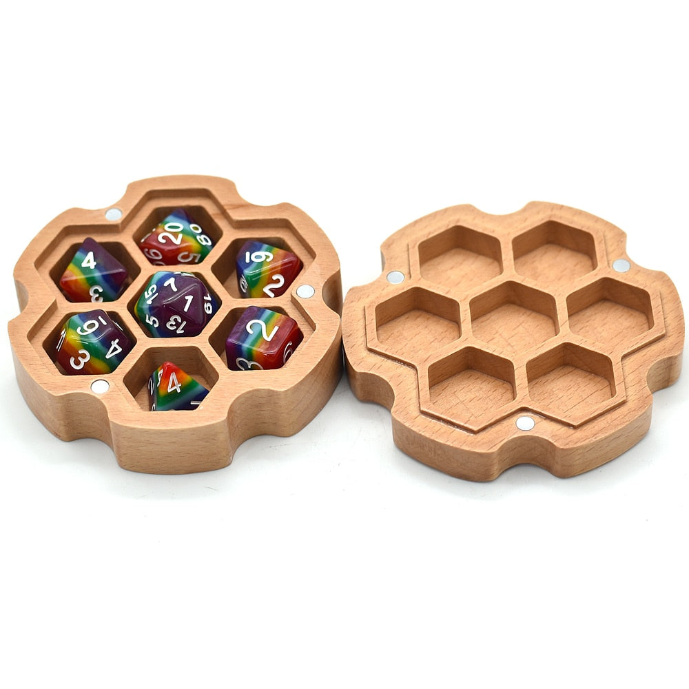 Wooden Dice Case with magnetic lid - Fits seven 16mm dice - Omega Roll